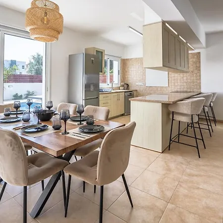 Sol Y Mar 2 W Pool & Jacuzzi Villa Paralimni