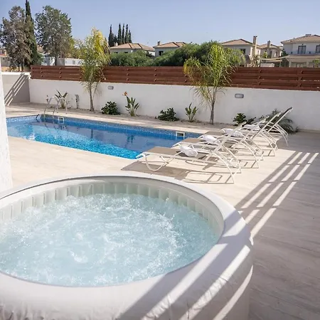 Sol Y Mar 2 W Pool & Jacuzzi Feriehus Paralimni