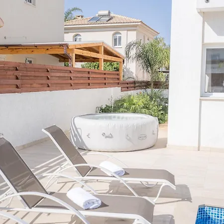 Sol Y Mar 2 W Pool & Jacuzzi Paralimni