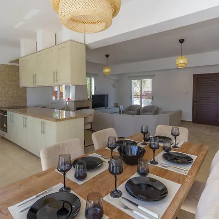 Sol Y Mar 2 W Pool & Jacuzzi * Paralimni