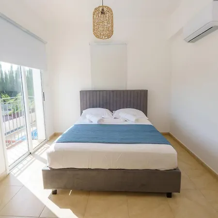 Sol Y Mar 2 W Pool & Jacuzzi Paralimni
